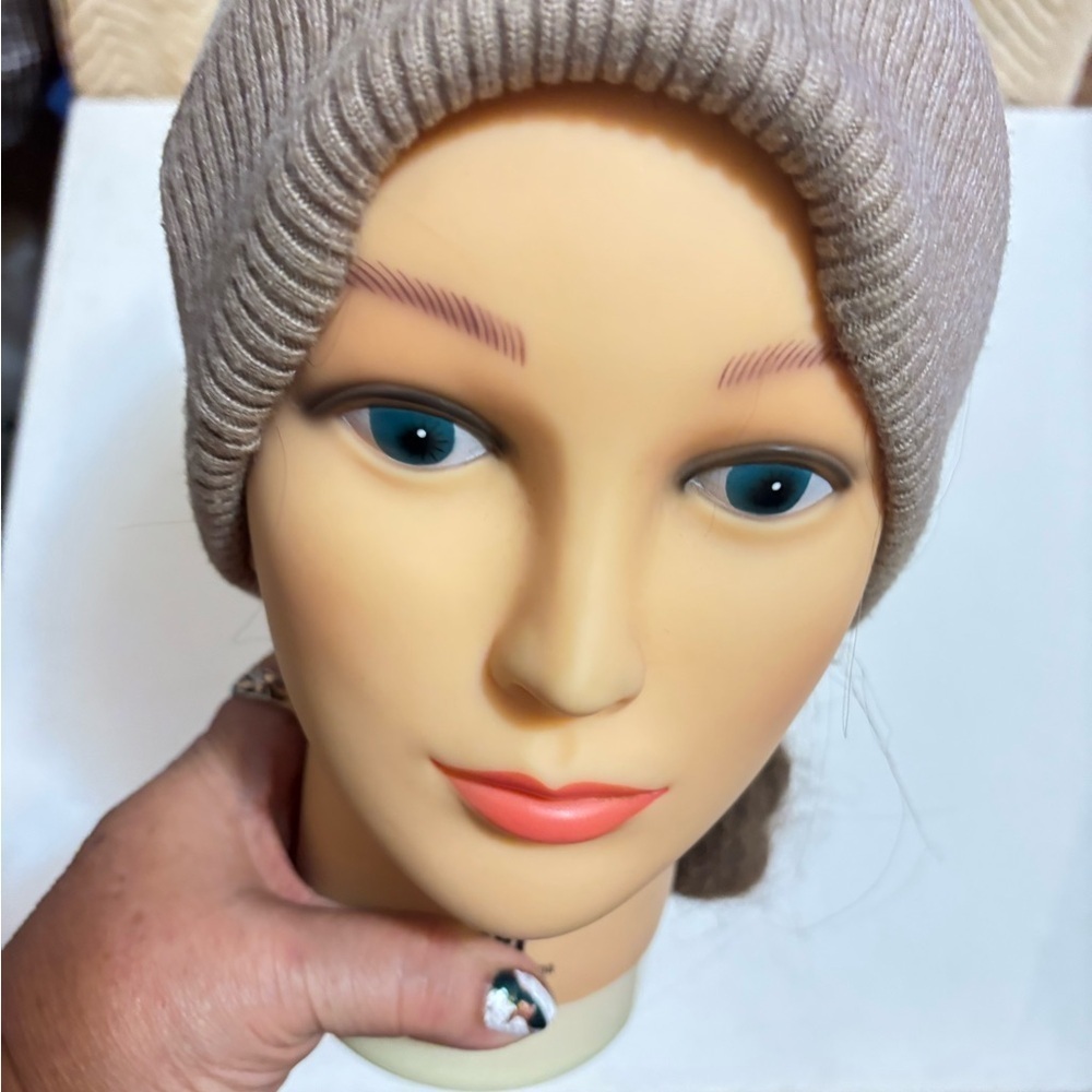 WOMEN BEANIE TAHARI